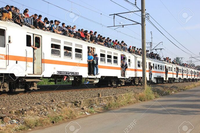 12339491-Jakarta-Indonesien-25-Februar-2012-Passagiere-Reiten-auf-dem-Dach-der-S-Bahn--Lizenzfreie-Bilder.jpg