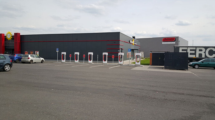 tesla-supercharger-neuberg.jpg