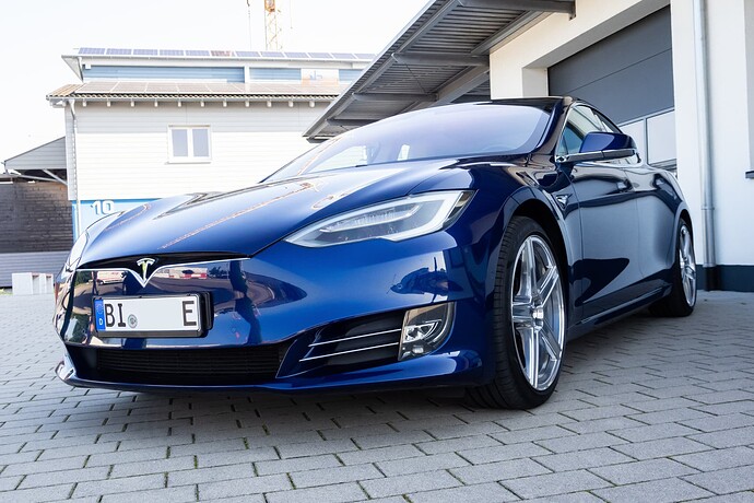 2021-09-05_Tesla_ToddeMK300410_ohne Kennzeichen