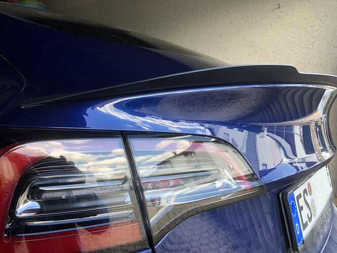 M3-Maxton-Heckspoiler-Detail-links-unten.JPG