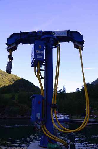 Stromanschluss-Schiff.jpg