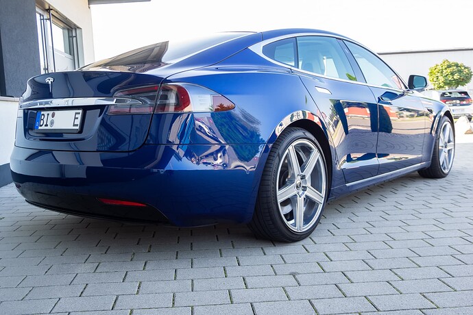 2021-09-05_Tesla_ToddeMK300423_ohne_Kennzeichen