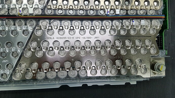 Battery_Pack_Polplatte_Detail2.jpg