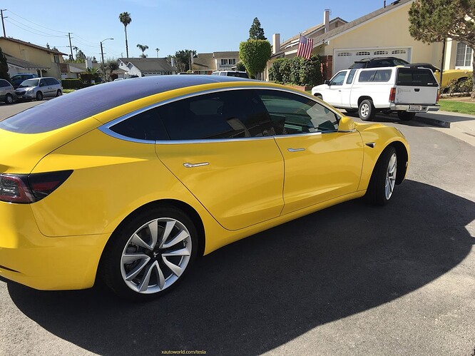 gelb-yellow-tesla-model-3_rear-side-view-2.jpg