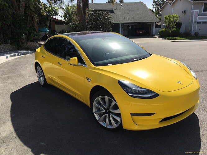 gelb-yellow-tesla-model-3_front-view.jpg