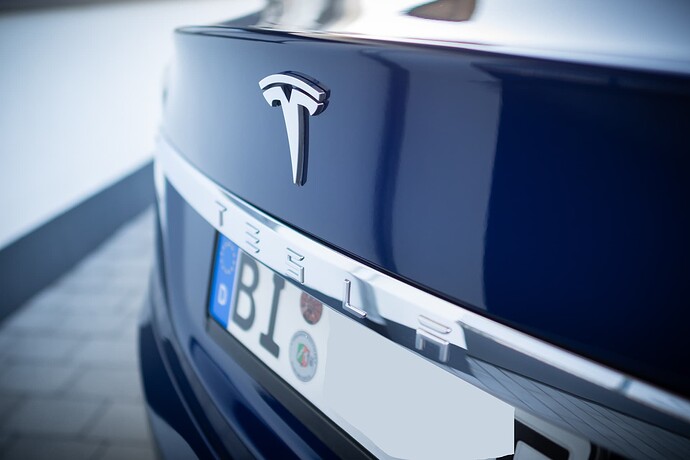2021-09-05_Tesla_ToddeMK300432_ohne_Kennzeichen