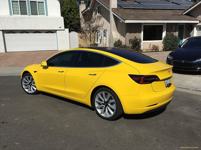 gelb-yellow-tesla-model-3_rear-side-view.jpg