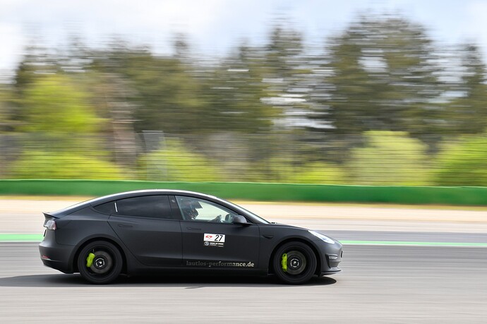 Tesla_Model3_Trackpackage2_hockenheimring