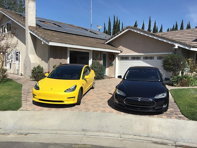 gelb-yellow-tesla-model-3_model-s-black_together.jpg