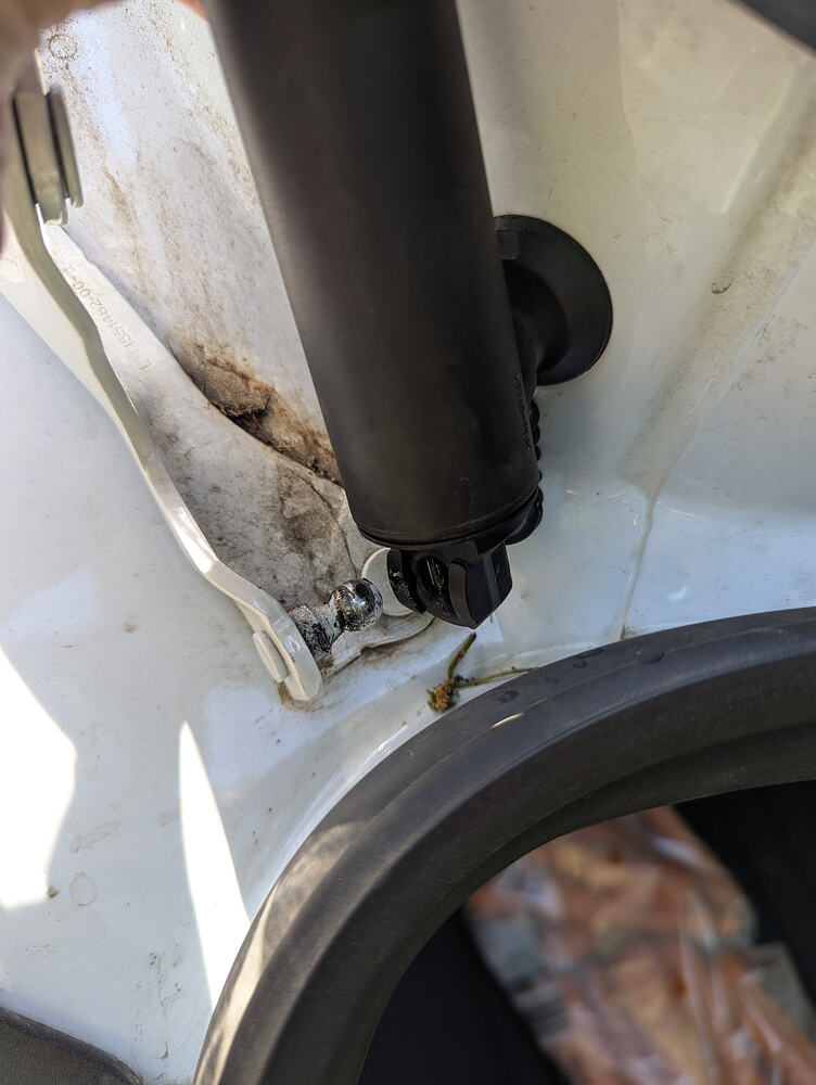 Heckklappenmotor löst sich - Model 3 Probleme / Fehler - TFF Forum ...