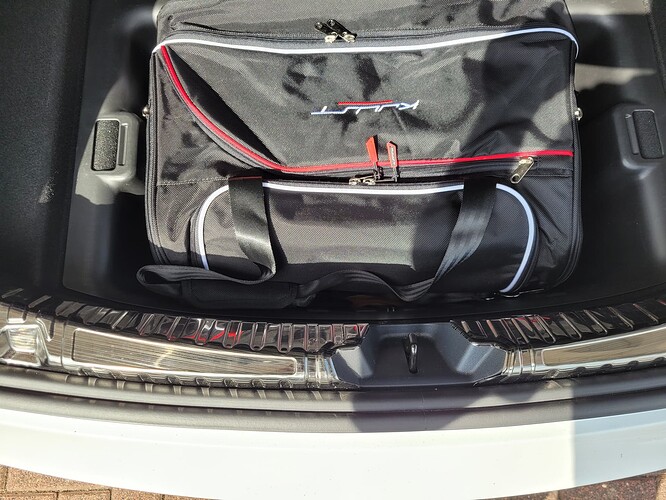 Sub Trunk Tasche mit Schuhfach
