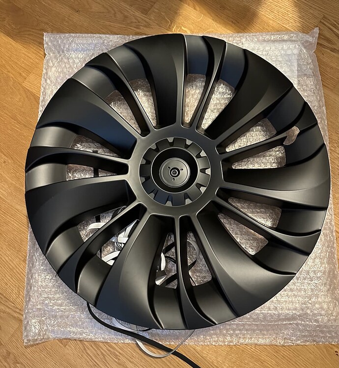 Verkauft Tesla Model Y 19 Aero Radkappen Im Uberturbine Look Verkauft Tesla Model Y 19 Aero Radkappen Im Uberturbine Look