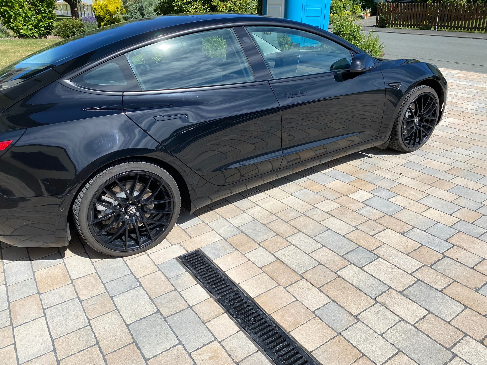 Verwunderlich Tesla Model 3 Winterreifen Bilder