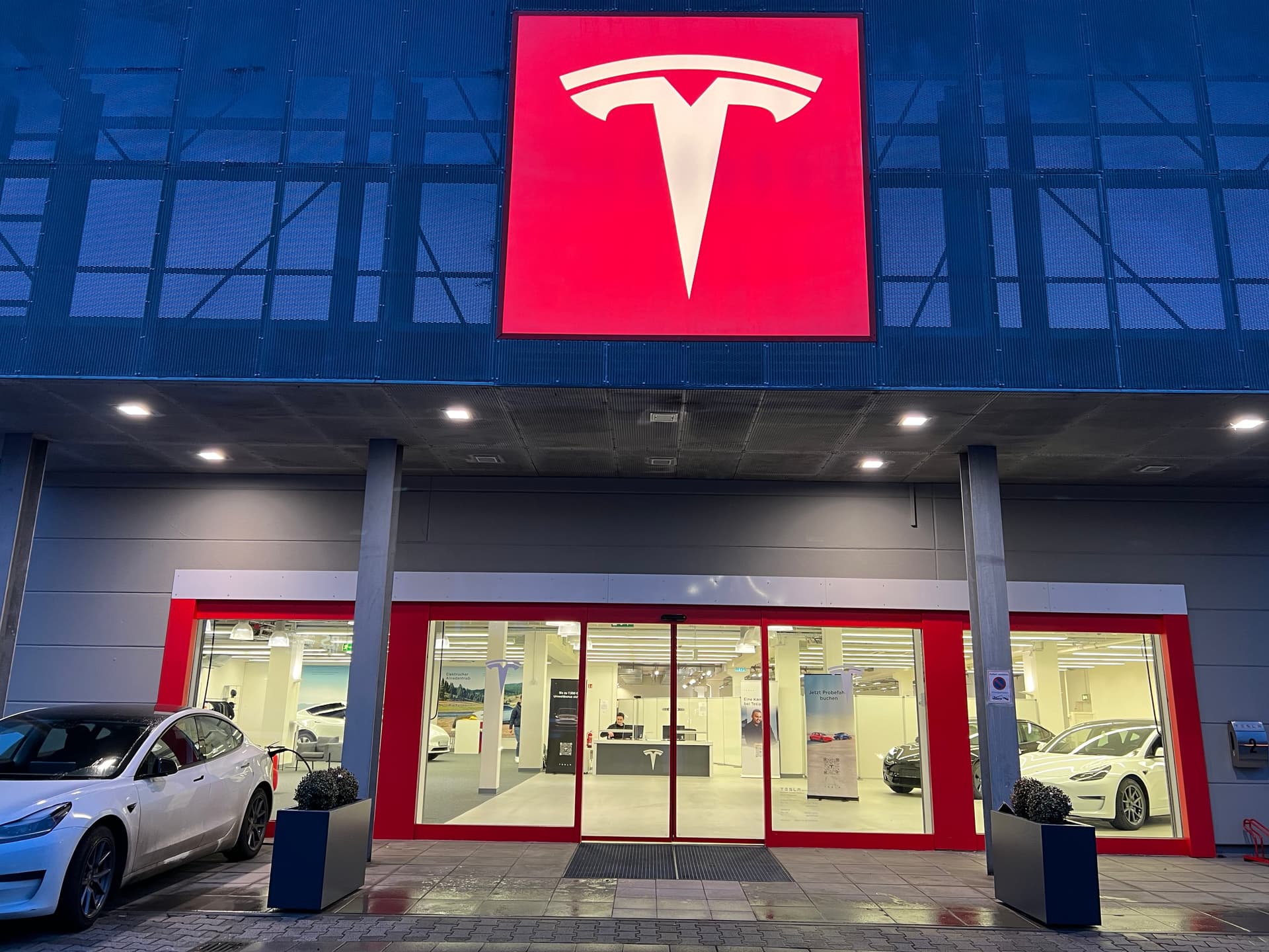 Tesla Delivery Hub Darmstadt Weiterstadt