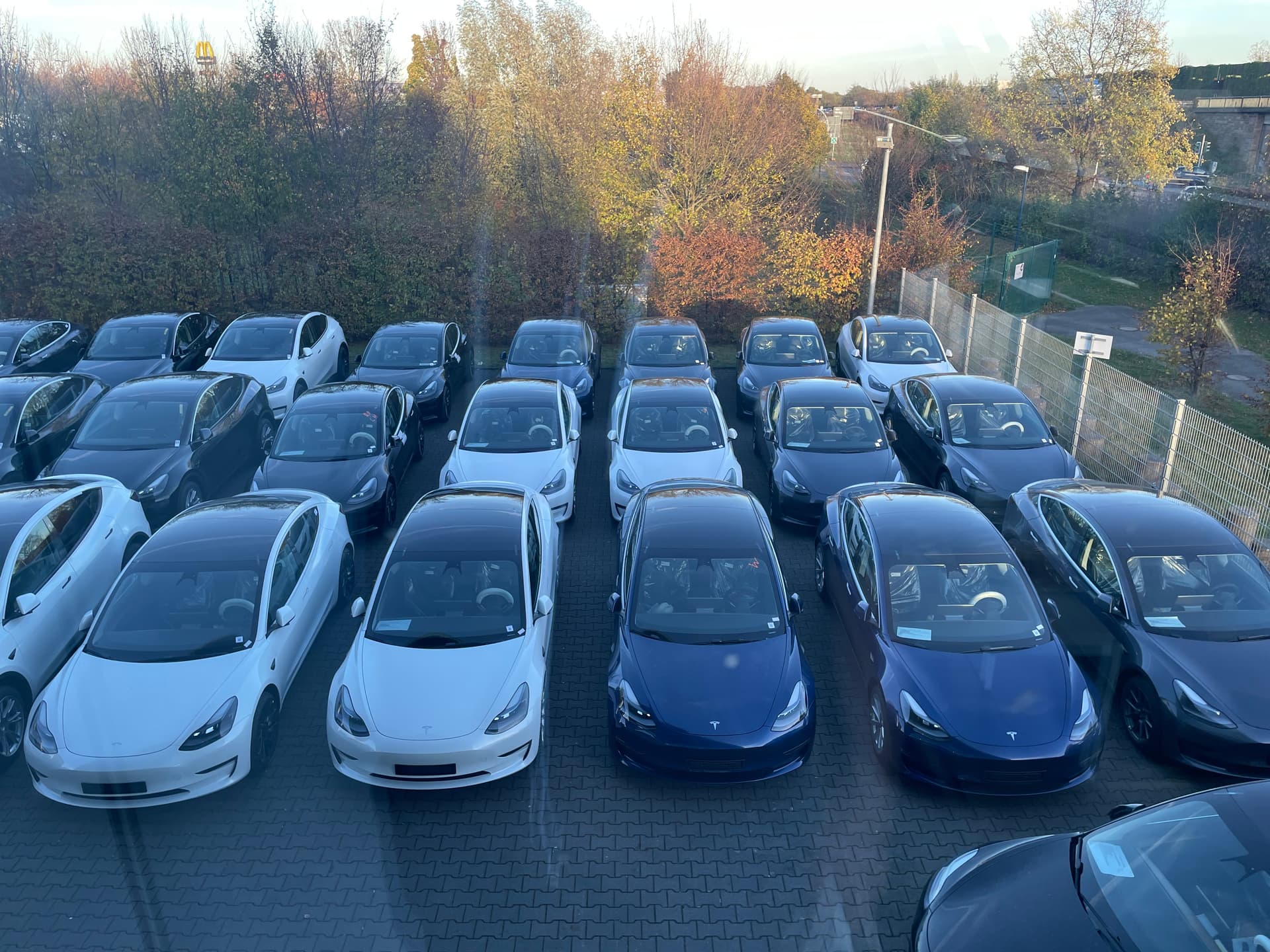 Model 3 Standard Bestellung Und Vorgesehene Auslieferung Q4 2022 model-3-standard-bestellung-und-vorgesehene-auslieferung-q4-2022